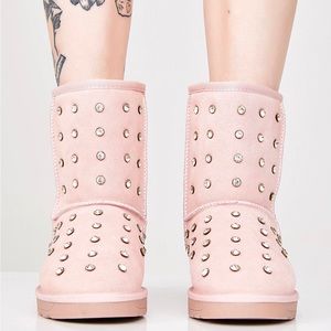 New with box Dolls Kill Buyiniao Blingin’ Barb Pink Ugg style winter boots